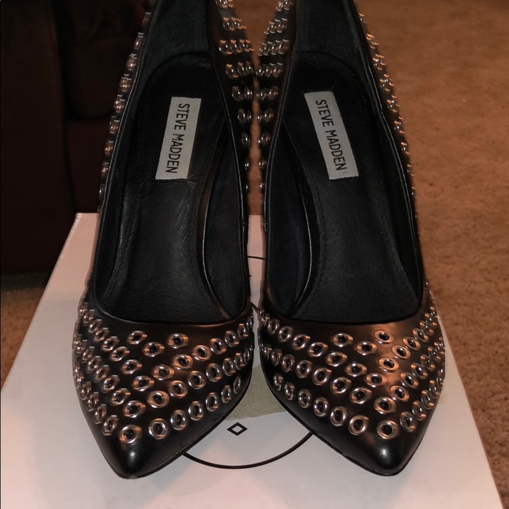 Steve Madden black/silver pump